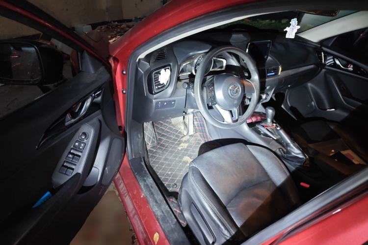 Used Mazda 3 Axela 2016 Sedan 1.5L Automatic Luxury Model