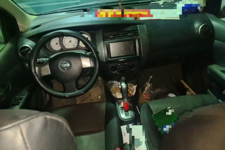 Used Nissan Livina 2010 JINRUI Edition 1.6L Automatic Standard Model Center Console