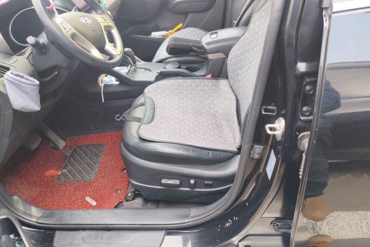 Used Hyundai ix35 2015 2.0L Automatic Two-Wheel Drive Leading Trim China IV Standard
