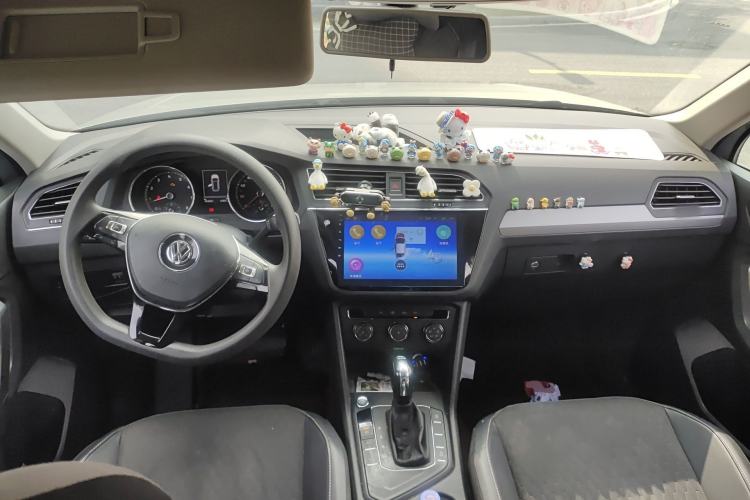 Used Volkswagen Tiguan L 2018 330TSI Automatic Two-Wheel Drive Luxury Edition Center Console