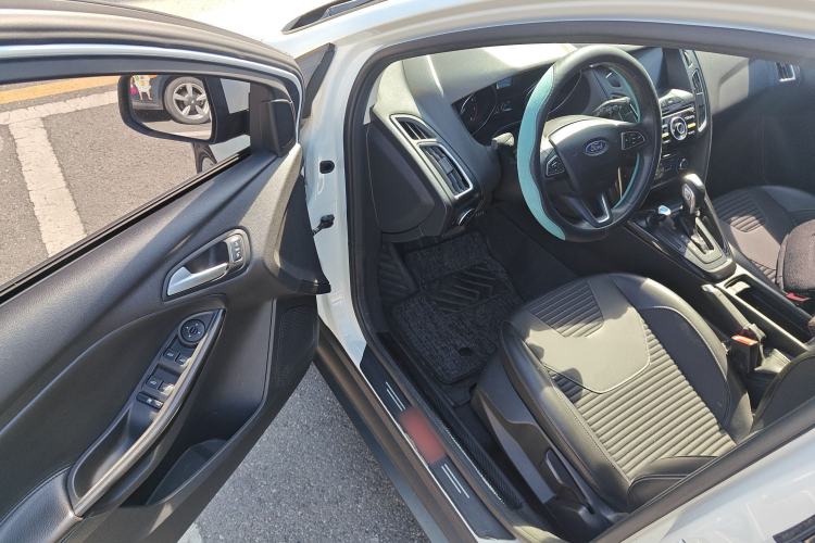 Used Ford Focus 2018 Hatchback Classic 1.6L Automatic Trendy SmartDrive Edition