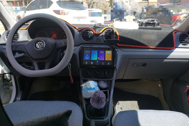 Used Volkswagen Jetta 2015 Value Edition 1.6L Manual Fashionable Style Center Console