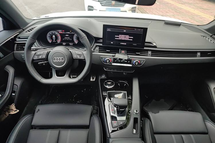 Used Audi A4L 2024 40 TFSI Luxury Dynamic Edition Center Console