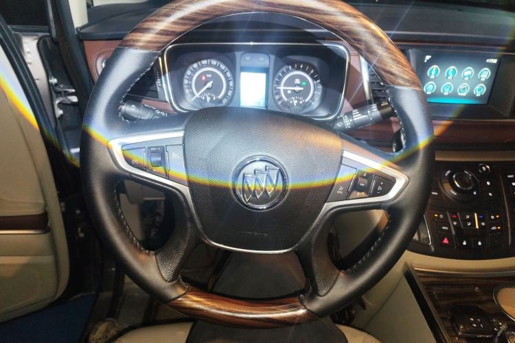 Used Buick GL8 2017 25S Luxury Version China V Standard Steering Wheel