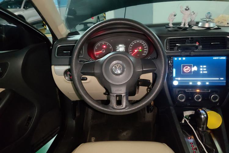 Used Volkswagen Sagitar 2012 1.6L Automatic Comfort Edition Steering Wheel