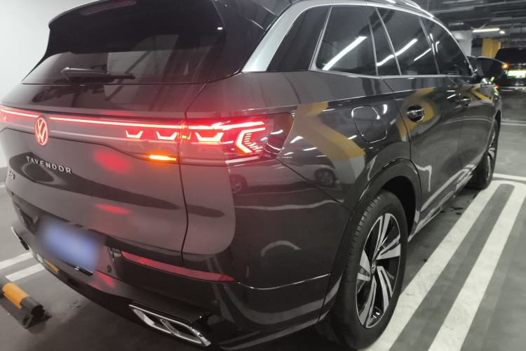 Used Volkswagen Tavendor 2024 380TSI All-Wheel Drive R-Line Cruise Edition Rear Right 45 Deg