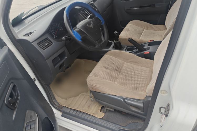 Used Wuling Rongguang V 2015 1.5L Base Version
