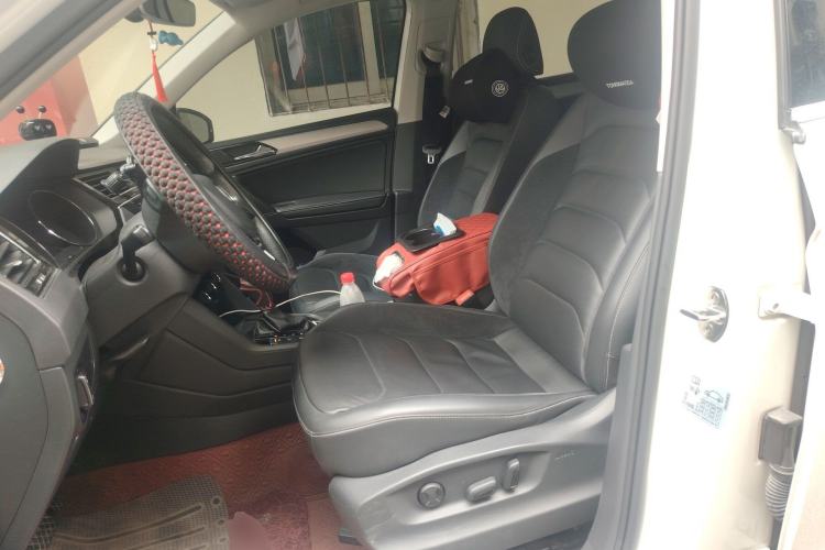 Used Volkswagen Tiguan L 2017 380TSI Automatic All-Wheel-Drive Luxury Edition Left Front Seat