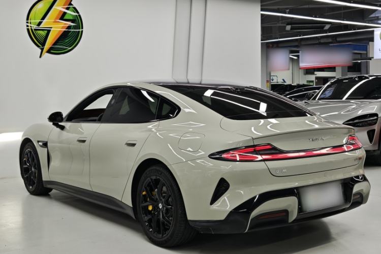 Used Xiaomi Auto SU7 2024 Four-Wheel Drive Ultra-Long Range Advanced Intelligent Driving Max Edition
