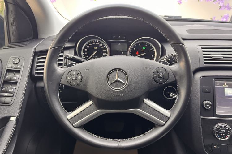 Used Mercedes-Benz R-Class 2017 R 320 4MATIC Business Edition Prestige Model
