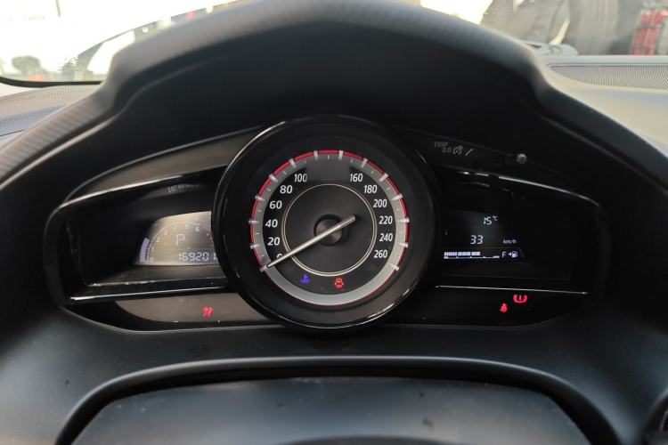 Used Mazda 3 Axela 2014 Sedan 1.5L Automatic Luxury Model