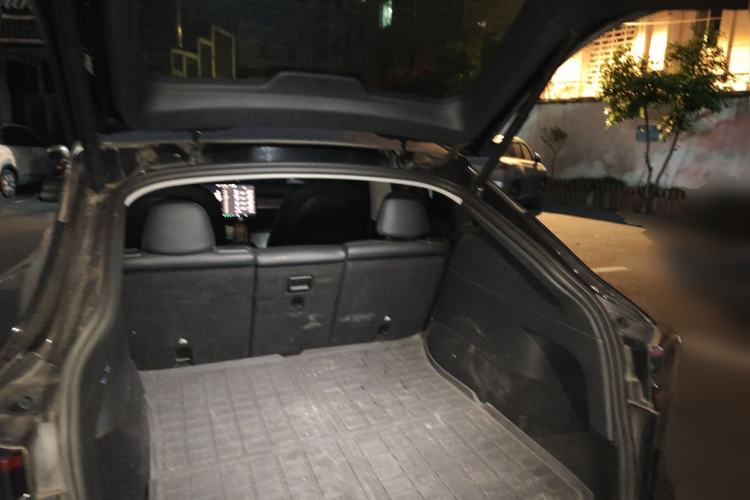 Used Tesla Model Y 2021 Standard Range Rear-Wheel Drive Version Trunk