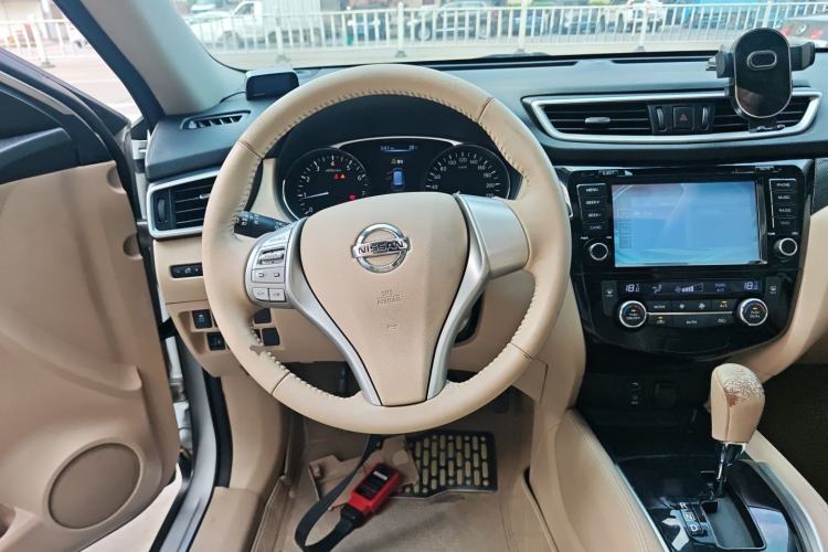 Used Nissan X-Trail 2014 2.5L CVT Leading Edition 4WD
