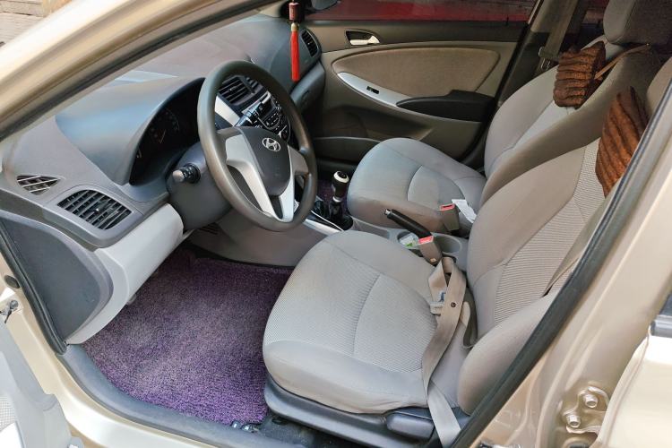 Used Hyundai Verna (older generation) 2010 Sedan 1.4L Manual Comfort GS Left Front Seat