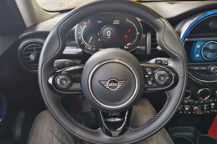 Used MINI 2021 1.5T COOPER Artist Five-Door Edition Steering Wheel