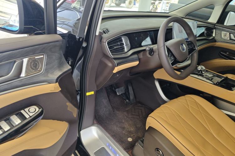 Used Denza D9 2024 DM-i 980 Four-Wheel Drive Prestige Model
