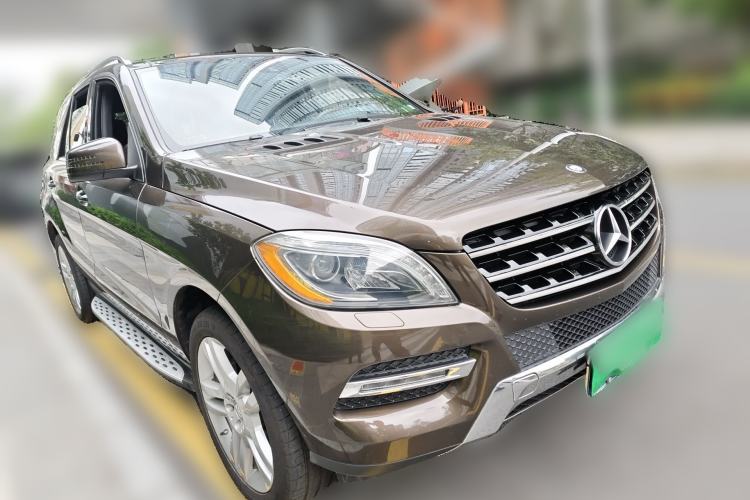 Used Mercedes-Benz M-Class  Front Right 45 Deg