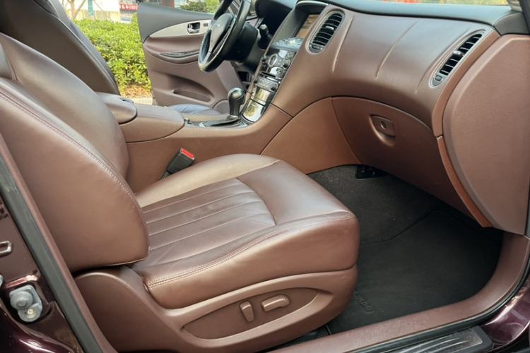 Used Infiniti QX50 2013 2.5L Two-Wheel-Drive Elegant Edition