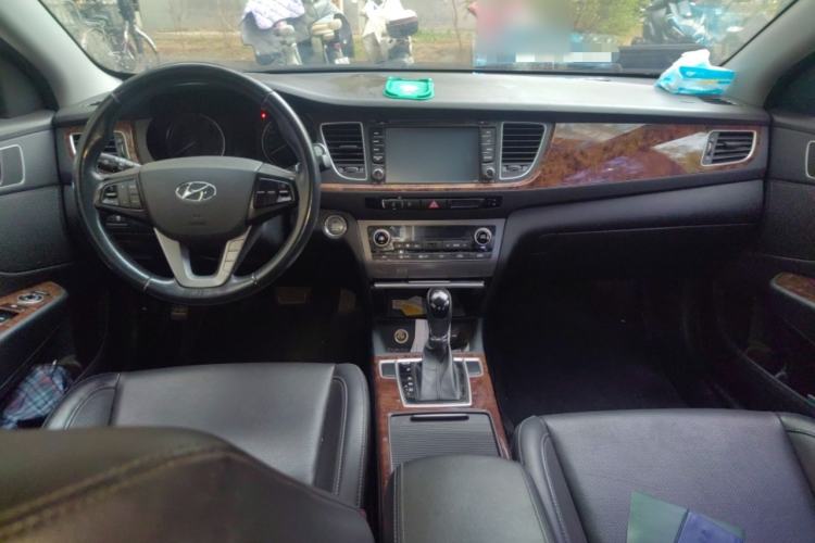 Used Hyundai Mistra 2014 1.8L Automatic Deluxe DLX Model Center Console