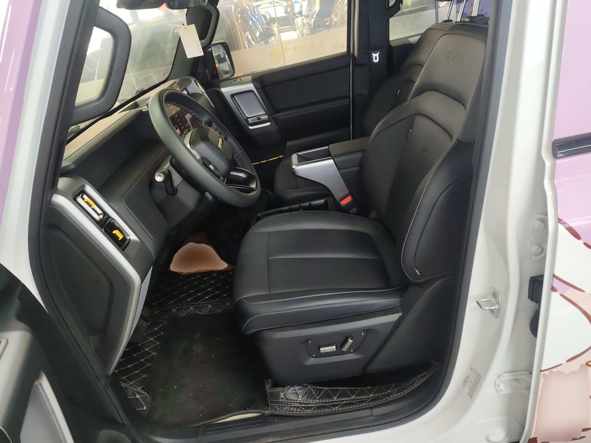 المقاعد الأمامية داخل السيارة