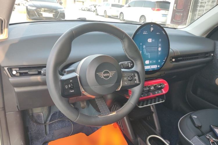 Used MINI Electric COOPER 2024 456km COOPER E Classic Edition
