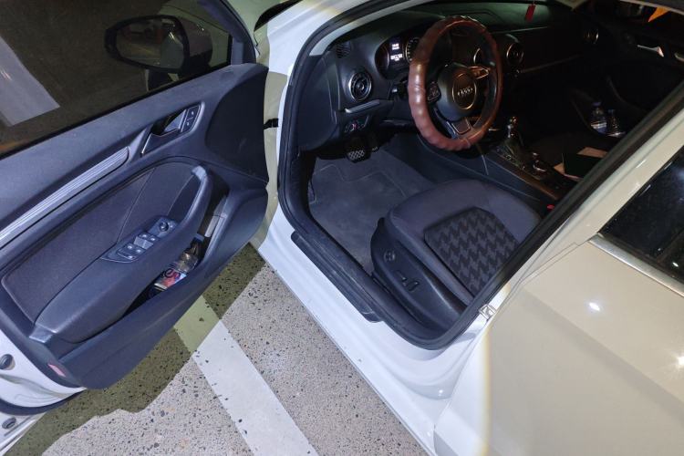 Used Audi A3 2016 Limousine 35 TFSI Prestige Edition Driver Seat