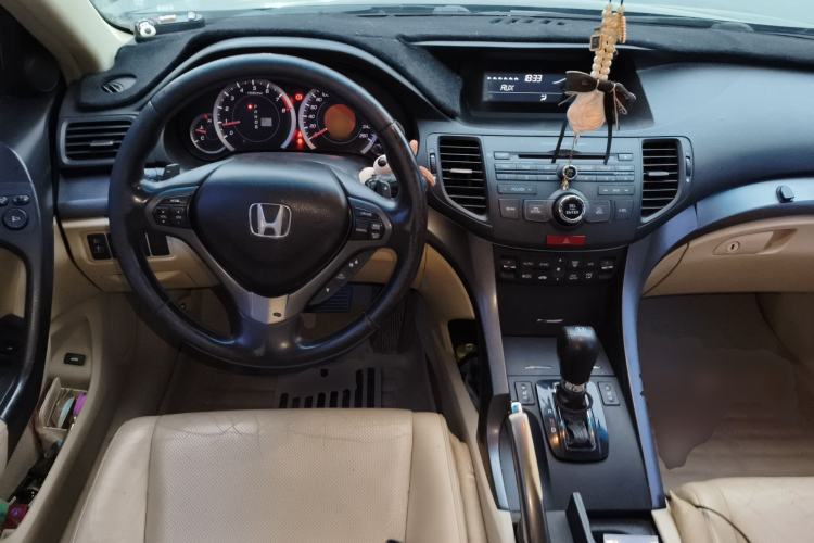 Used Honda Spirior 2013 2.4L Luxury Edition Center Console