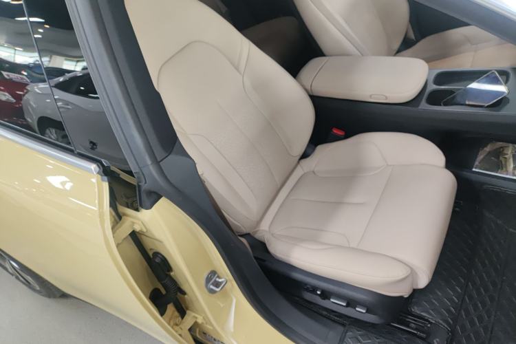 Used Nio ET5 2022 75 kWh Right Front Seat