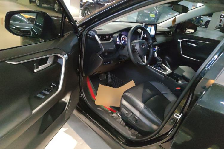 Used Toyota Wildlander 2022 Dual-Motor 2.5L E-CVT 4x4 Luxury PLUS Edition
