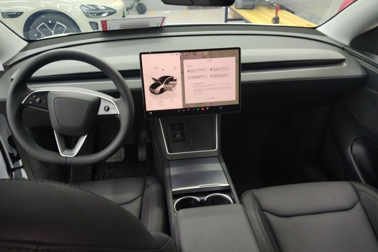 Used Tesla Model Y 2025 Long-Range All-Wheel-Drive Version