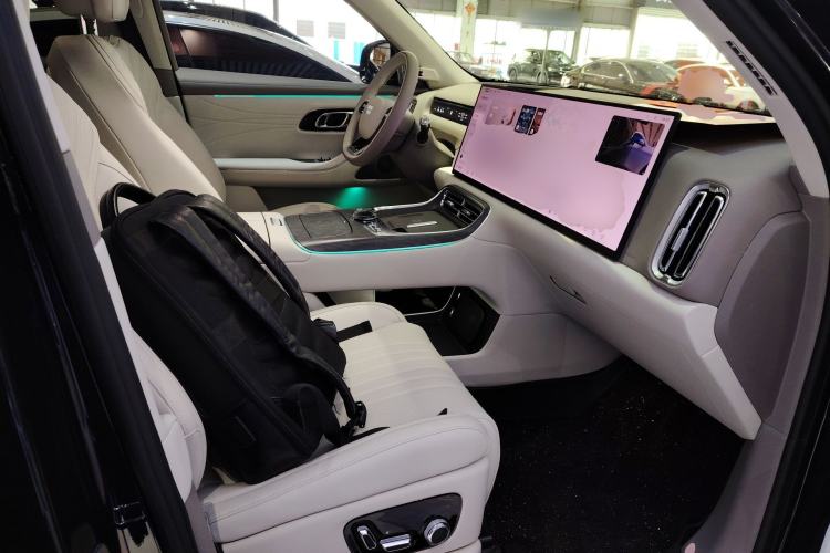 Used Geely Galaxy M9 2025 Model 230km Two-Wheel-Drive Exploration Edition Right Front Seat