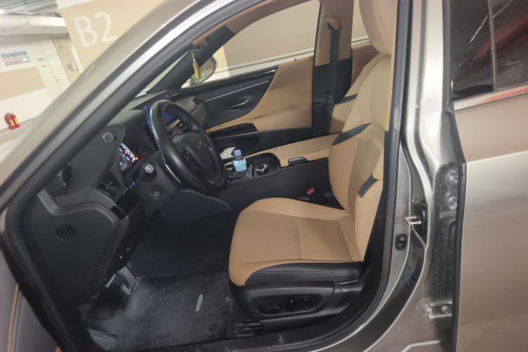 Used Lexus ES 2022 300h Deluxe Edition