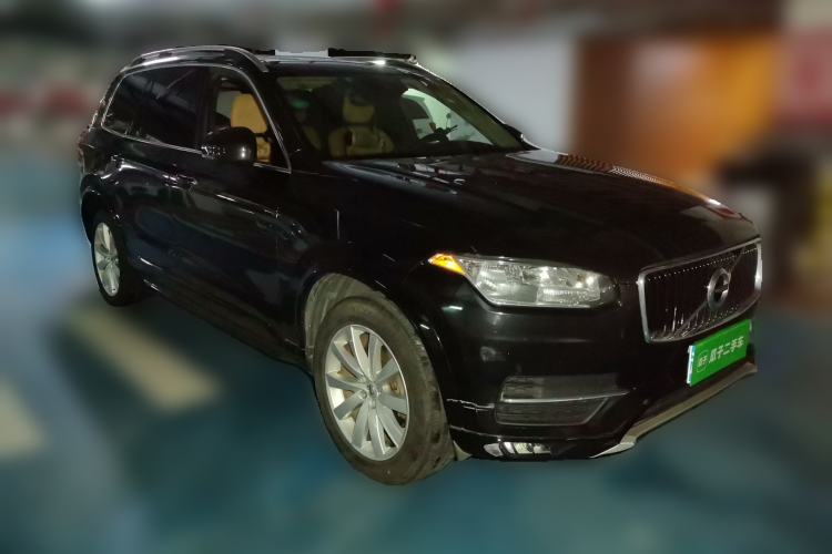 Used Volvo XC90  Front Right 45 Deg
