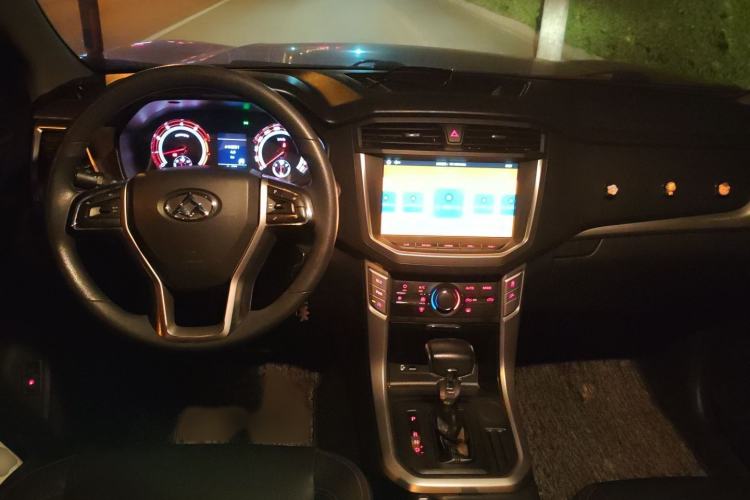 Used SAIC MAXUS T60 2017 2.0T Gasoline Automatic Two-Wheel Drive High-Ride Elite Standard Cabin