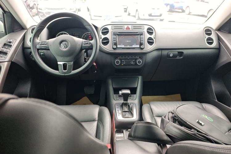 Used Volkswagen Tiguan 2010 1.8 TSI Automatic All-Wheel Drive Fashion Edition Center Console