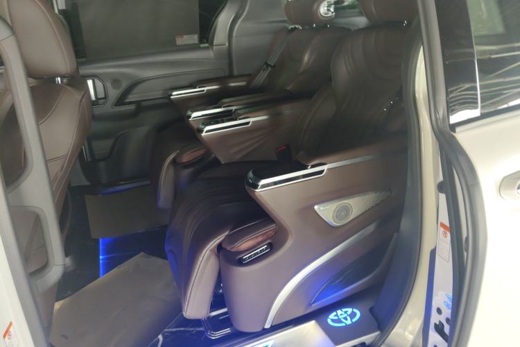 Used Toyota Granvia 2022 2.5L Hybrid Flagship Edition