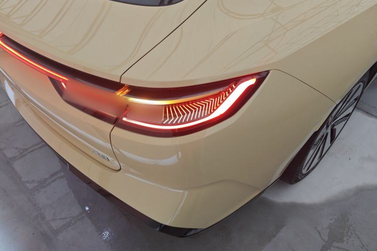 Used Geely Galaxy E8 2024 665 km Range Rear-Drive Starship Intelligent Driving Version Right Rear Taillight