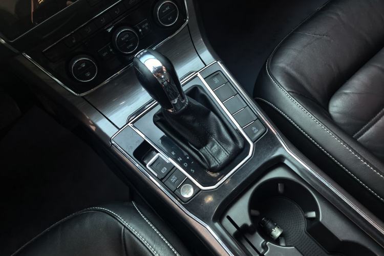 Used Volkswagen Passat 2016 280TSI DSG Prestige Edition Gear Lever