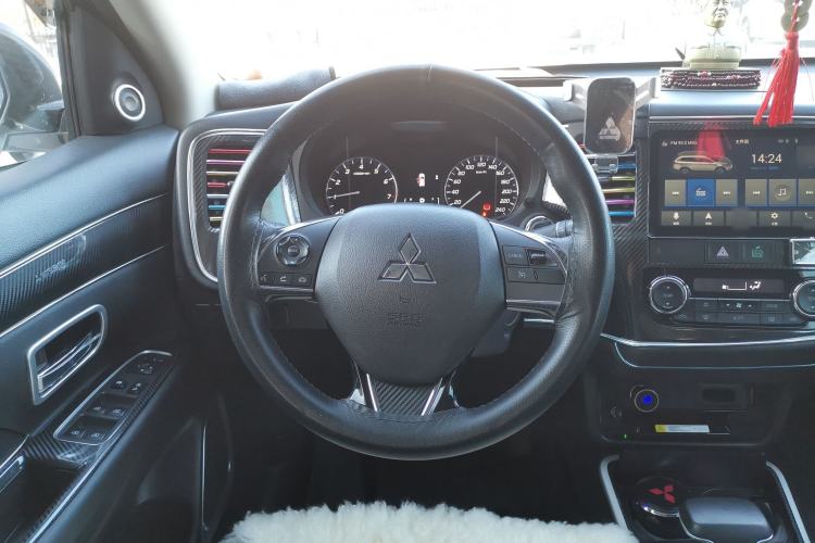 Used Mitsubishi Outlander 2020 2.0L Two-Wheel Drive Enjoyment Version 5 Seats Steering Wheel
