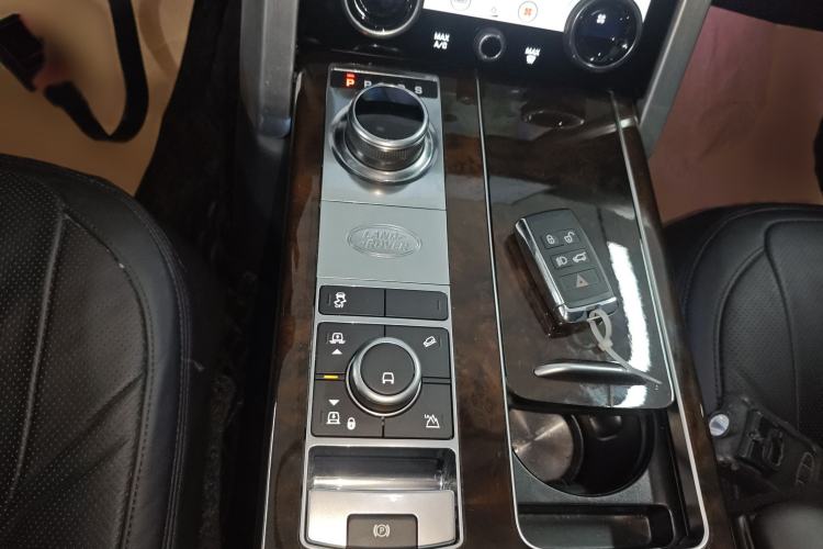 Used Land Rover Range Rover 2022 3.0 L6 360 PS Legacy Edition
