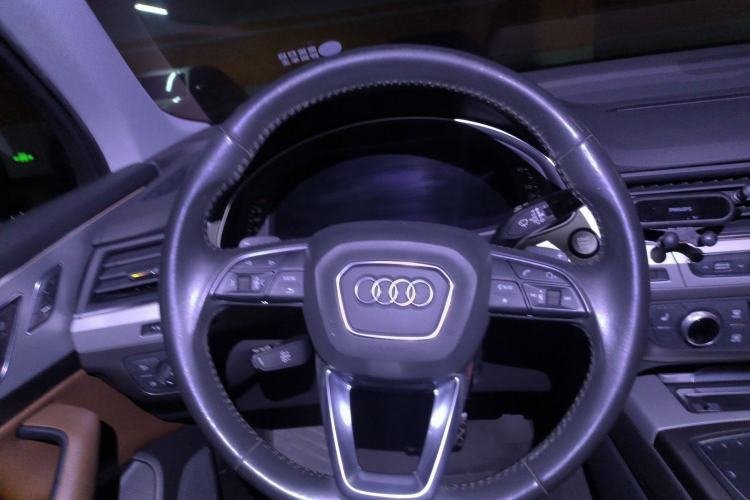 Used Audi Q7 2018 40 TFSI Comfort Model