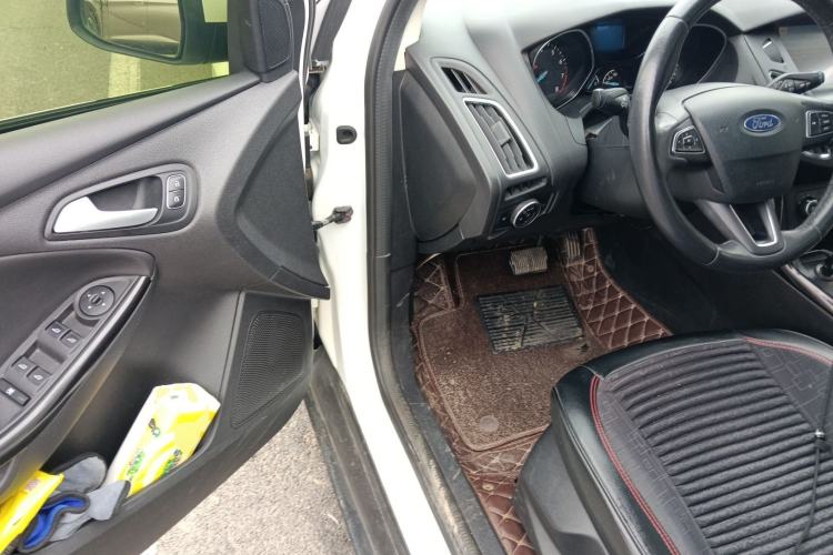 Used Ford Focus 2018 Hatchback Classic 1.6L Automatic Trendy SmartDrive Edition
