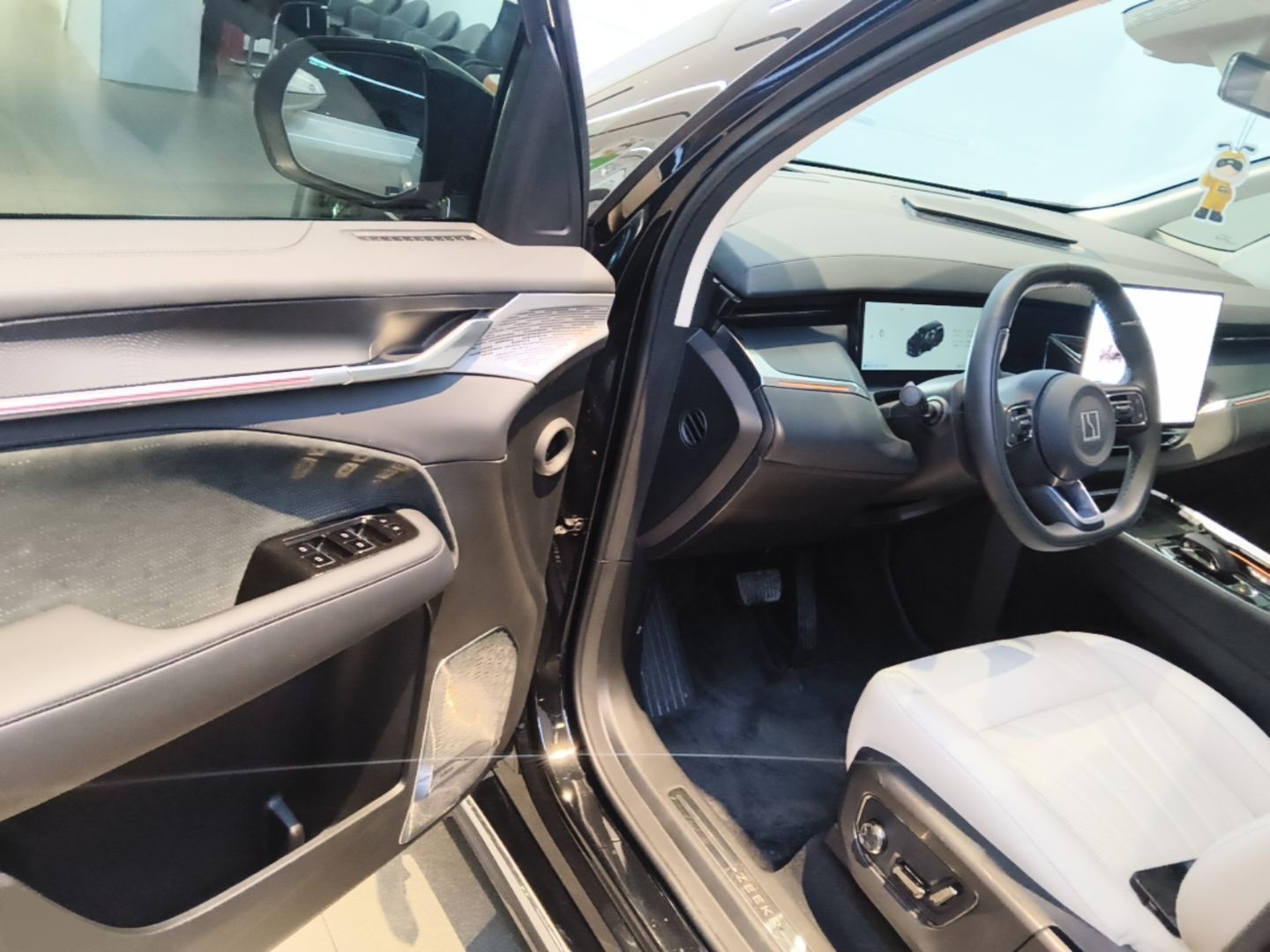 Zeekr 009 2024 GAC Trumpchi — снимка 18
