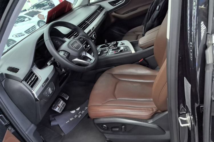 Used Audi Q7 2018 40 TFSI Comfort Model
