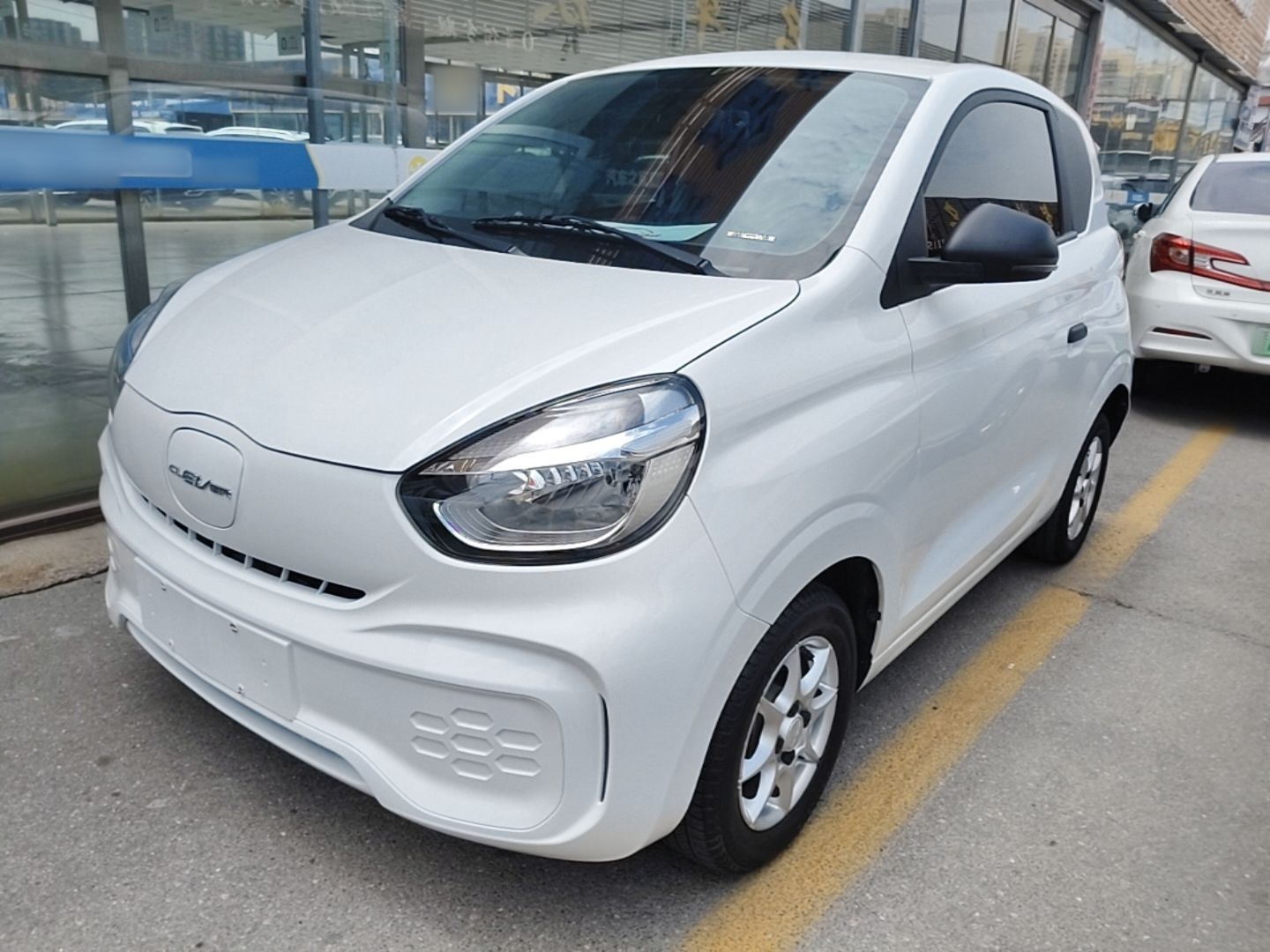Sob a frente do carro