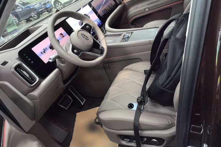 Used Hima AITO M9 2025 Extended-Range Max Version 52 kWh 6-Seater Edition Left Front Seat