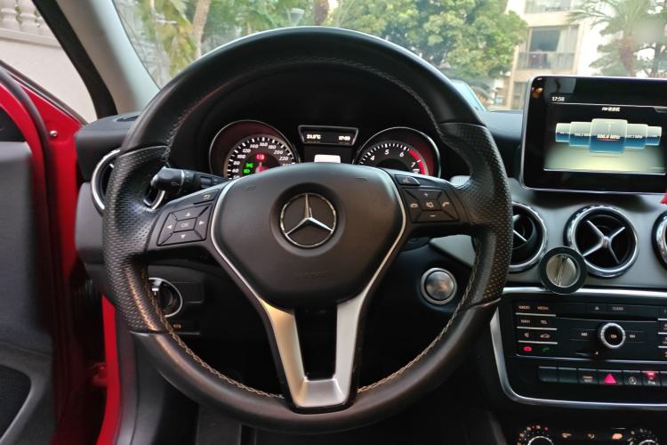 Used Mercedes-Benz GLA 2016 GLA 200 Fashion Model Steering Wheel