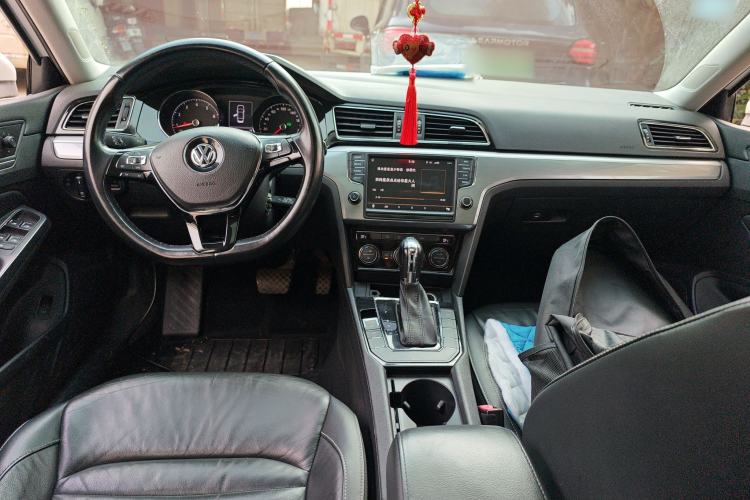 Used Volkswagen Lamando 2018 280TSI DSG Comfort Edition Center Console