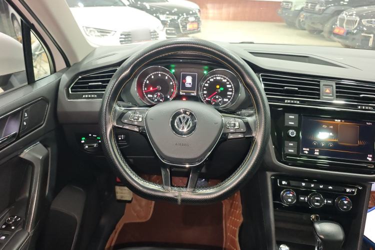 Used Volkswagen Tiguan L 2019 330TSI Automatic Two-Wheel Drive Panoramic Comfort Edition China V Standard
