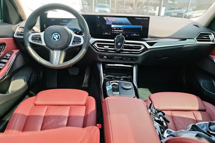 Used BMW i3 2022 eDrive 35 L Center Console